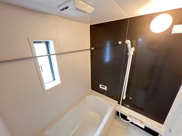 新築　高崎市吉井町下長根第３　クレイドルガーデン　1号棟の浴室|　乾燥・暖房・涼風と充実の内容！お風呂に入る前に暖房をつけておけば、寒い嫌な思いはしません。									

