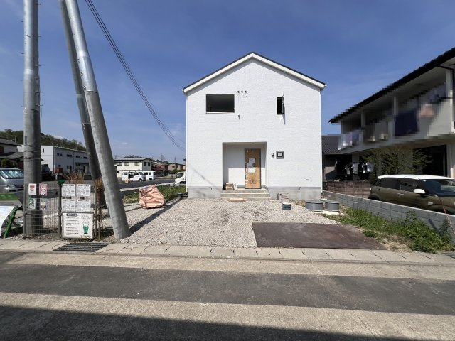 新築　高崎市吉井町下長根第３　クレイドルガーデン　1号棟の駐車場|　駐車スペースは並列2台分可能です！
