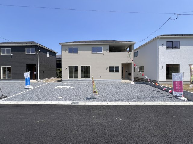 新築　高崎市吉井町下長根第３　クレイドルガーデン　2号棟の駐車場|　駐車スペースは並列2台分可能です！
