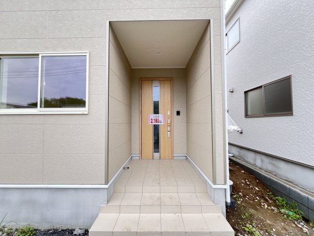 新築　高崎市吉井町下長根第３　クレイドルガーデン　2号棟の玄関|　ポストと一体型のTVモニターホンでセキュリティ安心！

