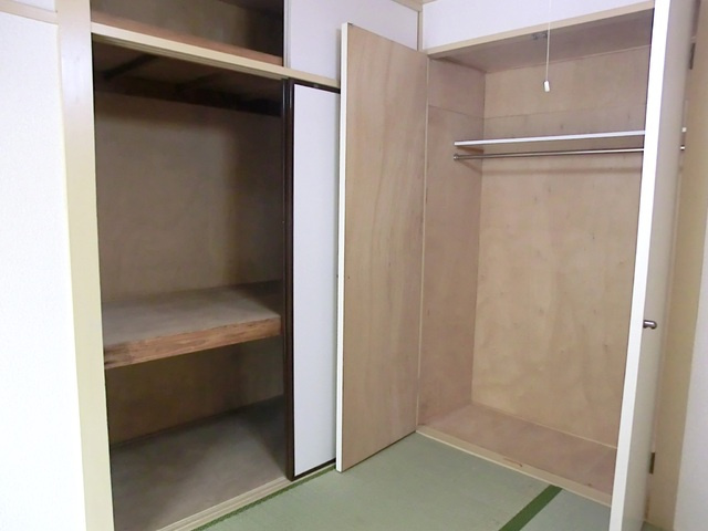 坂田ビルの収納|和室に押入れが二つ、天袋付きです♪