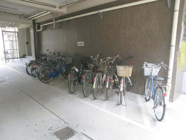 坂田ビルのその他共用部分|敷地内駐輪場。