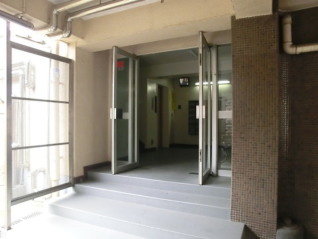 坂田ビルのエントランス|エントランススペース。