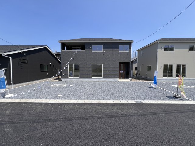 新築　高崎市吉井町下長根第３　クレイドルガーデン　3号棟の駐車場|　駐車スペースは並列2台分可能です！
