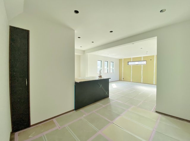 練馬区氷川台4丁目 全2棟 B号棟の間取り|2階リビング+水回りを配した生活しやすい間取り
路地上部分ございます