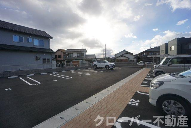 シャーメゾン瀬戸内の駐車場