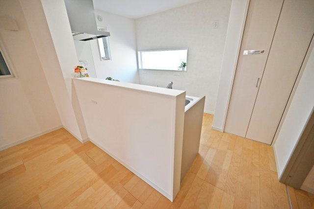 尼崎市大庄北1丁目新築一戸建てのキッチン|対面式キッチンはお料理中でも家族とのコミュニケーションが取れるのが◎