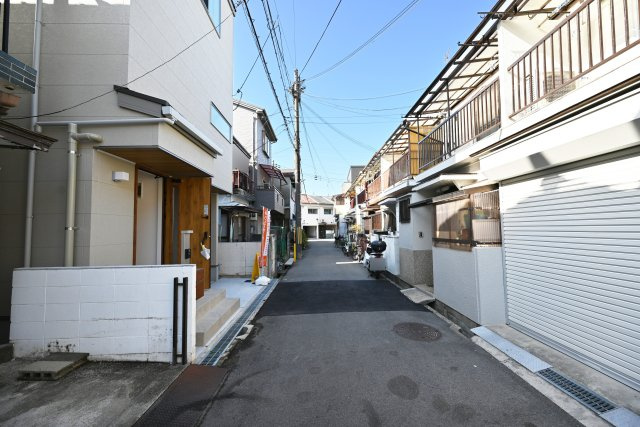 尼崎市大庄北1丁目新築一戸建ての前面道路含む現地写真|全面道路幅員4ｍ