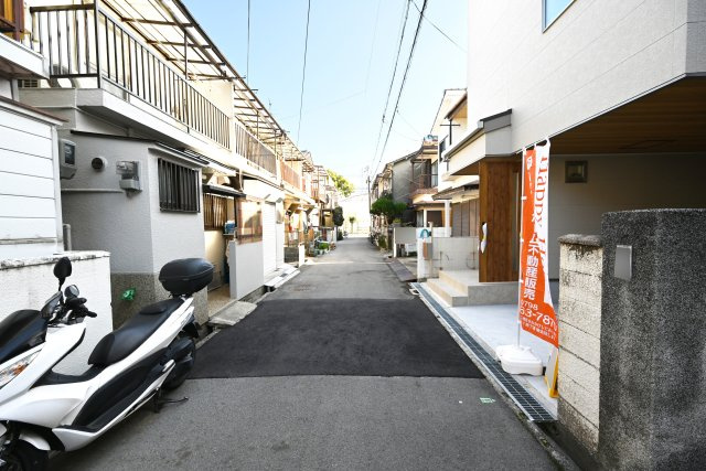 尼崎市大庄北1丁目新築一戸建ての前面道路含む現地写真|全面道路幅員4ｍ