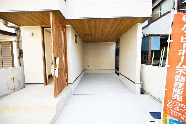 尼崎市大庄北1丁目新築一戸建ての駐車場|車庫スペース