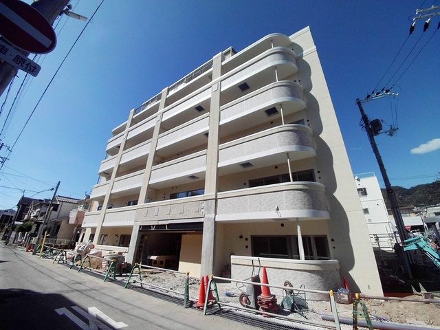ブルーミンメドー本山の外観