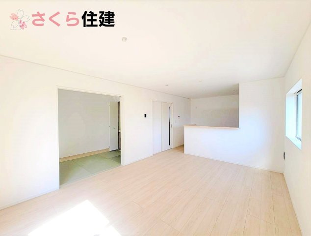 クレイドルガーデン日光市豊田　第3　1号棟の居間・リビング|南向き16帖の明るいリビング