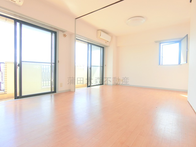 南雪谷サンハイツの居間・リビング|南向きの明るいLD13.5帖　　リビングダイニング