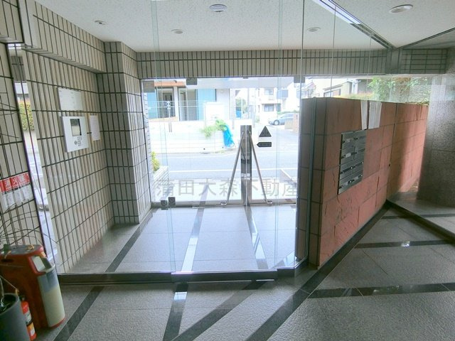 南雪谷サンハイツのエントランス