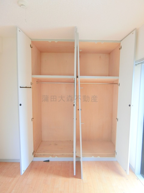 南雪谷サンハイツの設備|洋室6.5帖の収納