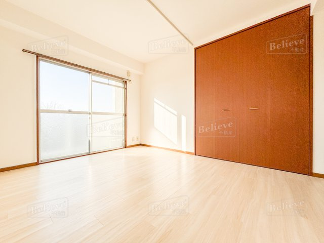 組坂ビルNo8の寝室|クローゼット付の寝室です☆