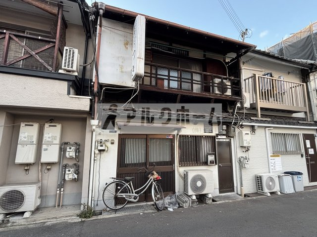 大阪市西成区山王３丁目の店舗一部の外観