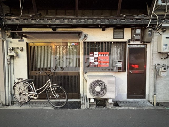 大阪市西成区山王３丁目の店舗一部の外観