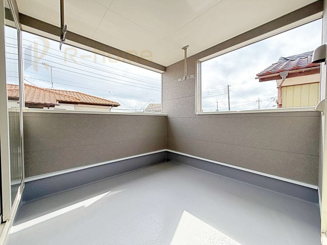 龍ケ崎市川余郷第1　新築戸建て　1号棟のバルコニー|急な雨でも安心のインナーバルコニー♪忙しいご夫婦も大満足♪