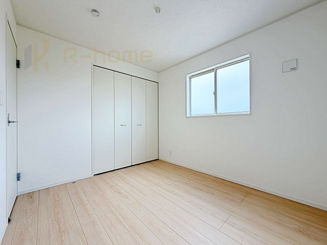 龍ケ崎市川余郷第1　新築戸建て　1号棟の洋室|お部屋のサッシにはペアガラスを採用、高い断熱性による省エネと結露対策に有効です♪