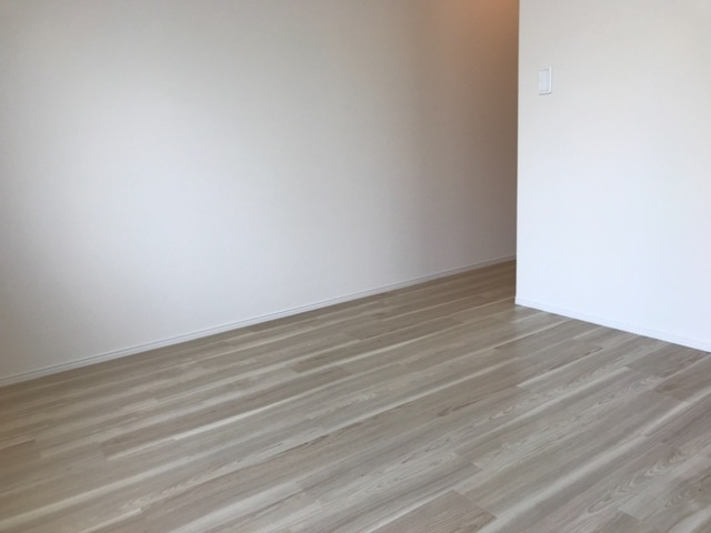 飾磨区中島　新築アパートの洋室