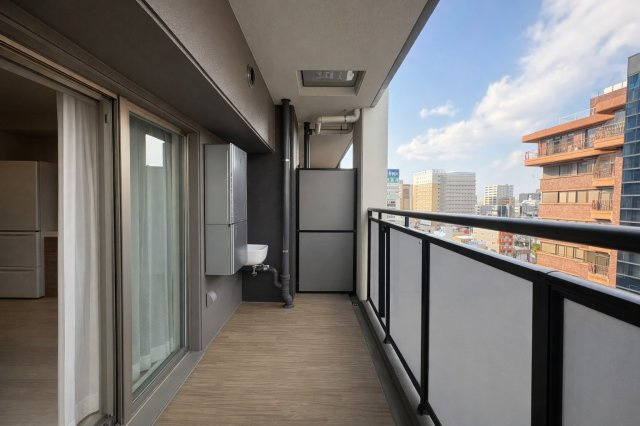プレサンスロジェ金山駅前のバルコニー|明るく風通しが良く、洗濯も快適なバルコニー