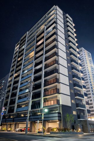 プレサンスロジェ金山駅前の外観|夜景に映えるライトアップが美しい外観デザイン