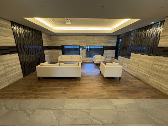 プレサンスロジェ金山駅前のその他共用部分|ゆったり過ごせる、落ち着いたロビー空間