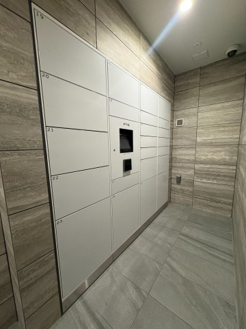 プレサンスロジェ金山駅前の設備|不在時も受け取れる、忙しい家族に便利な宅配ボックス