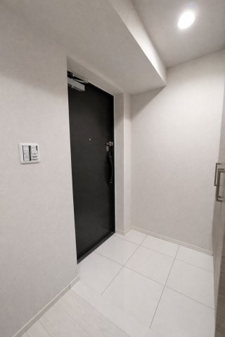プレサンスロジェ金山駅前の玄関|すっきり片付く、使いやすい玄関スペース