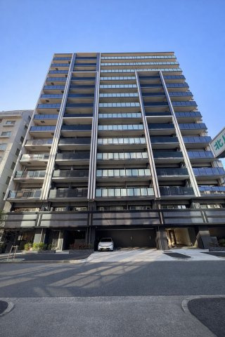 プレサンスロジェ金山駅前の外観|整ったファサードが印象的な堂々とした外観