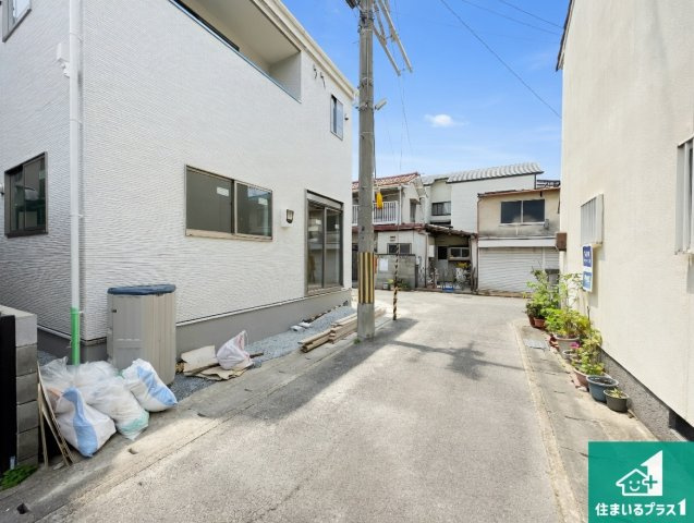 京都市伏見区向島立河原町　第4期　新築一戸建ての前面道路含む現地写真|周辺は落ち着いた街並みの住宅地！子育てがしやすい住環境です！まだ未完成ですが、現地でしかわからない事もございます。是非一度ご覧ください。