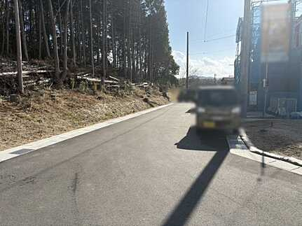 東広島市西条町田口字東子　土地(全3区画）の前面道路含む現地写真