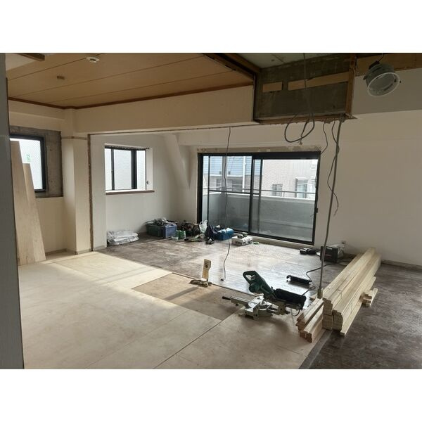 ゴーディ甲子園1番館の居間・リビング