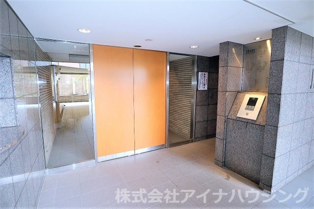 ジェイパーク川崎　（川崎区浅田1丁目）のエントランス|毎日通るエントランスはこのようになっています
