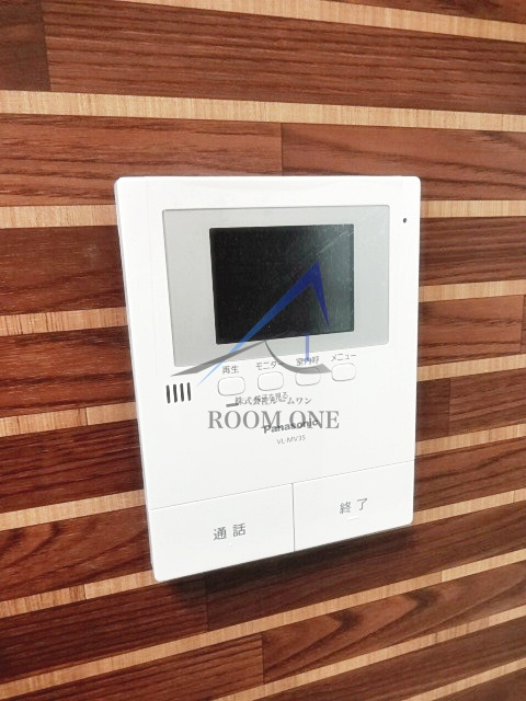 コルモ羽田のセキュリティ|モニター付きインターホンです。