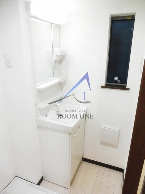 コルモ羽田の洗面所|独立洗面台です。