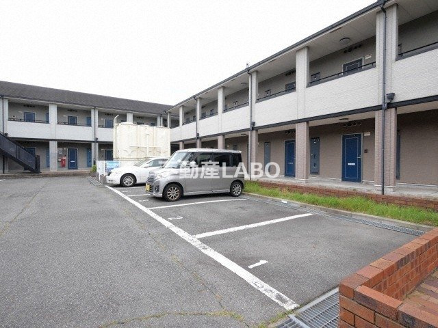 ベルドミール末広Ⅱ番館の駐車場