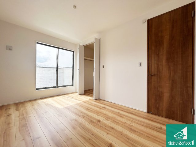 泉南郡熊取町大宮　新築一戸建ての洋室|シンプルな洋室は、自分好みのインテリアが楽しめます♪ご家族とインテリアや家具を選びに行くのは新築購入時の醍醐味の一つです。ぜひお楽しみください♪