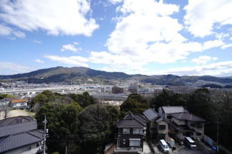 【展望】 | 【上質リノベ】ペルル中山南参番館 | 【四季を感じる】
四季の移ろい・爽やかな青空や風を感じられ
自然を愉しめるパノラマビュー。
毎日の暮らしに余裕を感じさせてくれる、
遮る物の無い開放的な眺望を是非、ご堪能ください。