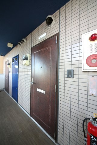 サード・サワータウンの玄関