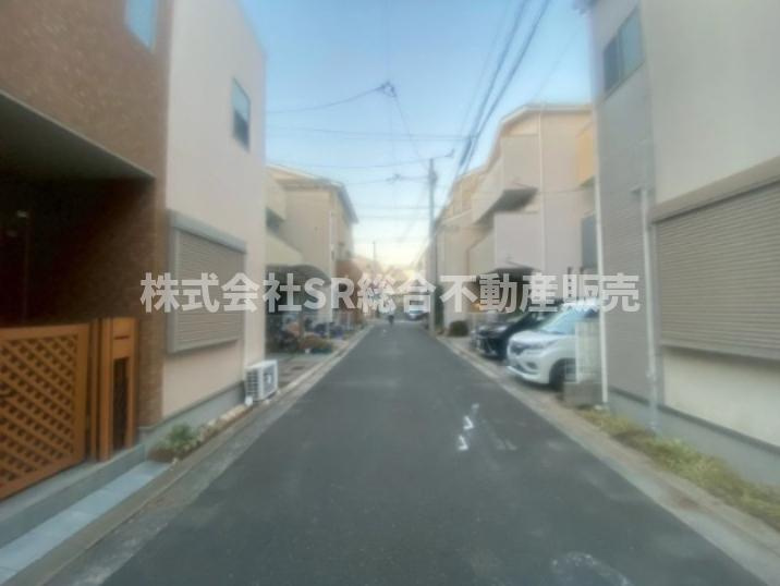 西鴻池町1丁目　中古戸建の前面道路含む現地写真|リフォームや住宅ローン・東大阪市の不動産の事なら弊社にお任せ下さいませ！
各地域の特徴・グルメ・裏道やその他、細かい情報等も熟知した
東大阪市出身のスタッフが新生活を送るお客様をサポート致します！