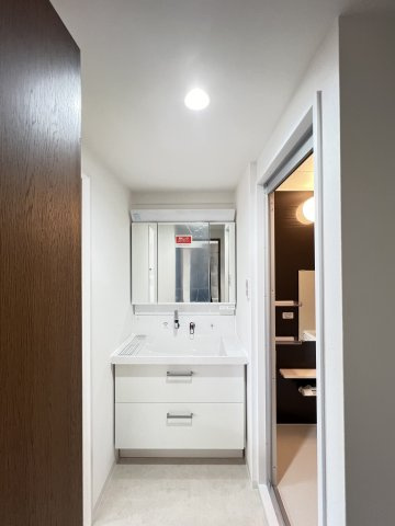 カルム八木グリーンブレスの洗面所|明るい洗面所です