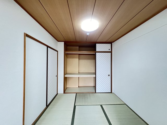 カルム八木グリーンブレスの和室|和室4.5帖　押入れ付き