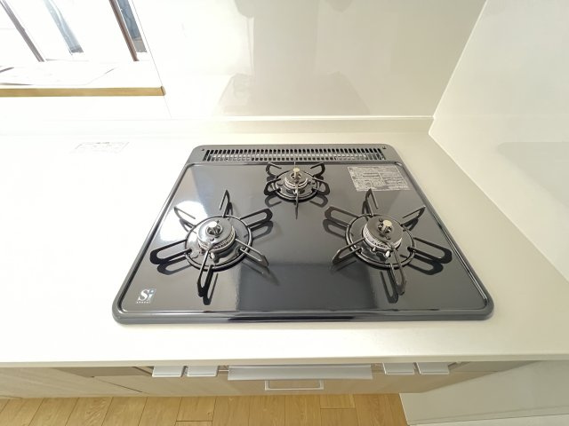 カルム八木グリーンブレスのキッチン|ガスコンロ3口
