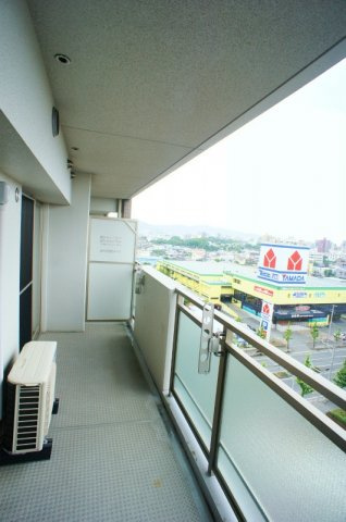 ベスタ櫛原【キャッシュバック対象物件】のバルコニー|外からの目が気にならないバルコニーで洗濯物が干せます