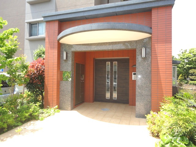 ベスタ櫛原【キャッシュバック対象物件】のエントランス|ゆとりのあるエントランスです