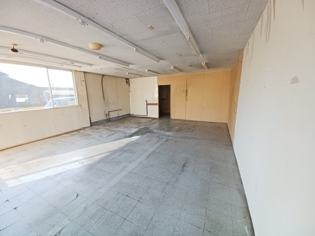 関根店舗1F南側の内装