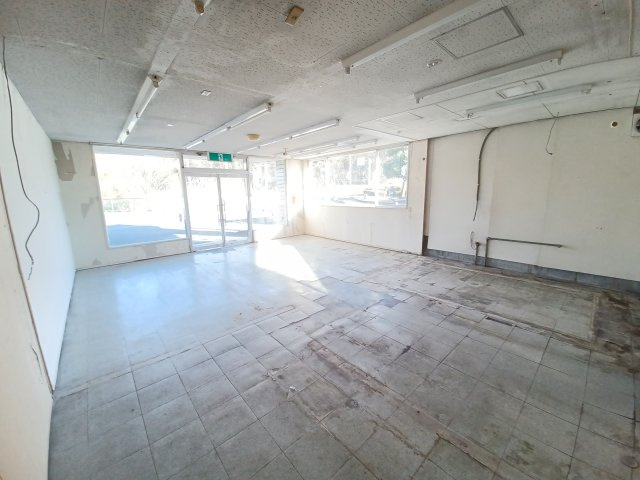 関根店舗1F南側の内装