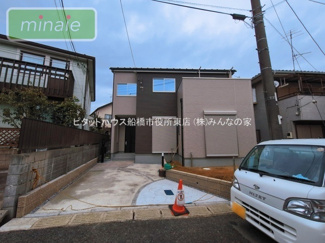 【外観】 | 保育園2分　小学校９分　中学校３分　下貝塚　限定１区画 | スタイリッシュな佇まいが魅力です。販売現地